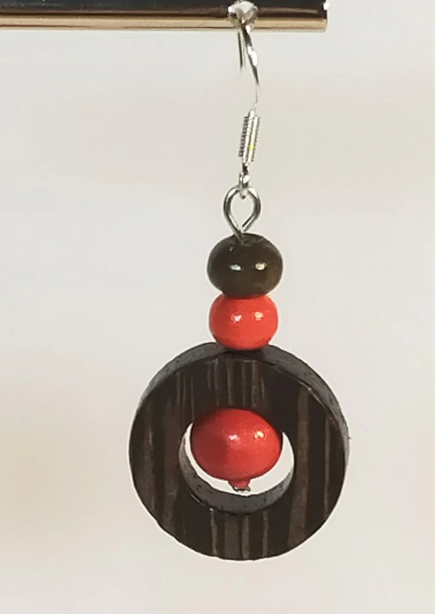 B.O. en bois marron/rouge