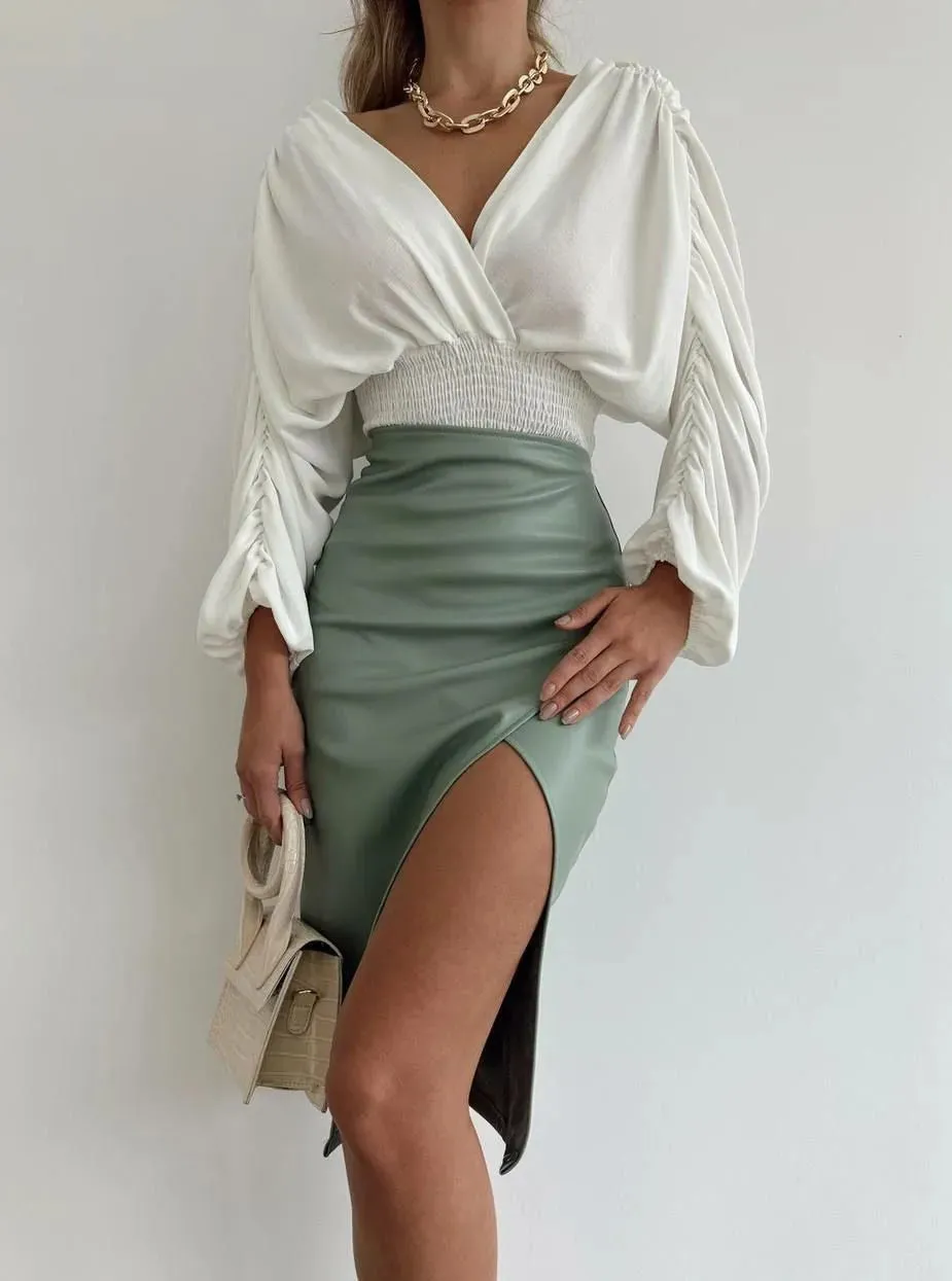 Jupe en simili cuir vert pastel