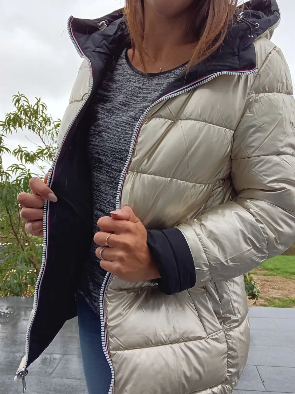 Melya Melody - Manteau court réversible et imperméable matelassé noir/doré - Curvy