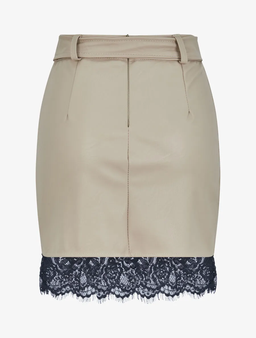 Mini-jupe en simili à bords en dentelle - Beige