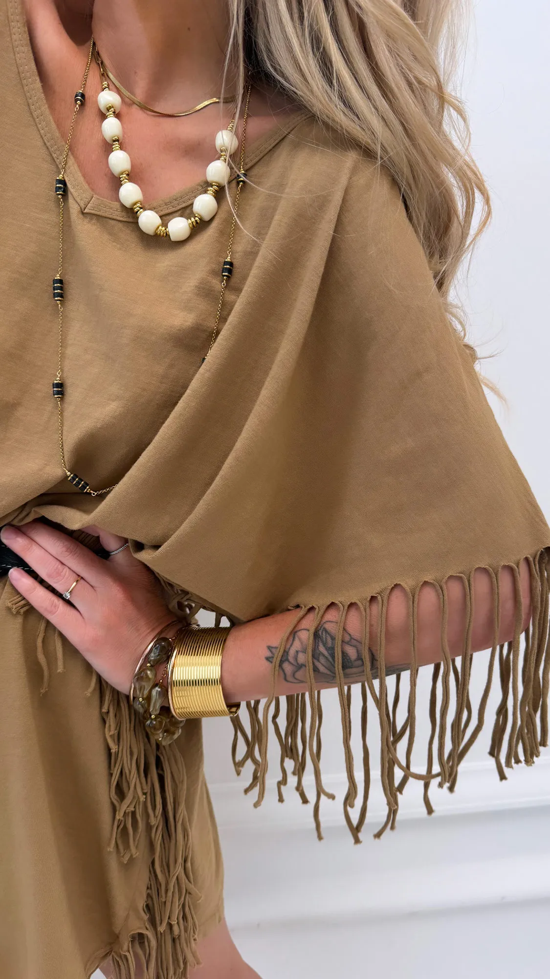 Robe courte beige à franges