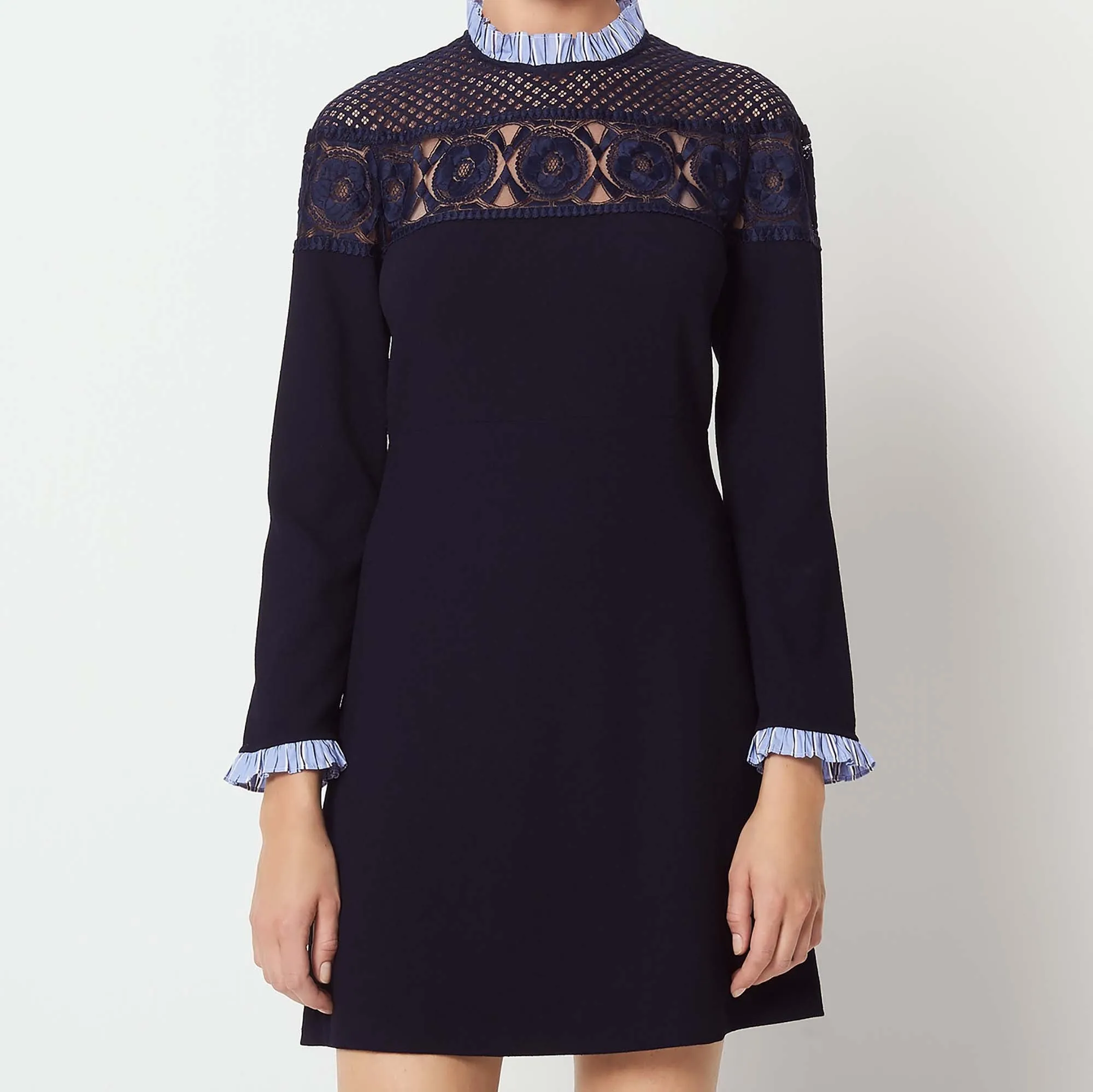 Robe courte à col montant
